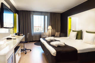 Photo by: Rebecca Watson Scandic_TampereStation_room_superior_king_bath.jpg